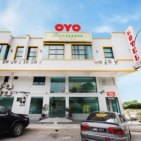 Oyo 44043 First Garden Hotel Куантан Экстерьер фото