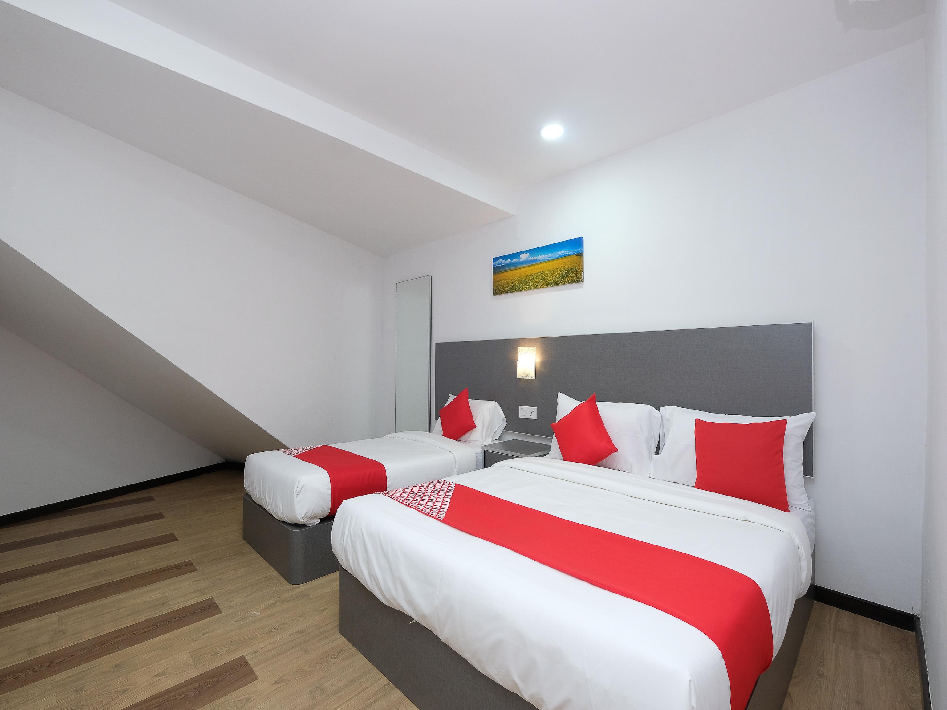 Oyo 44043 First Garden Hotel Куантан Экстерьер фото