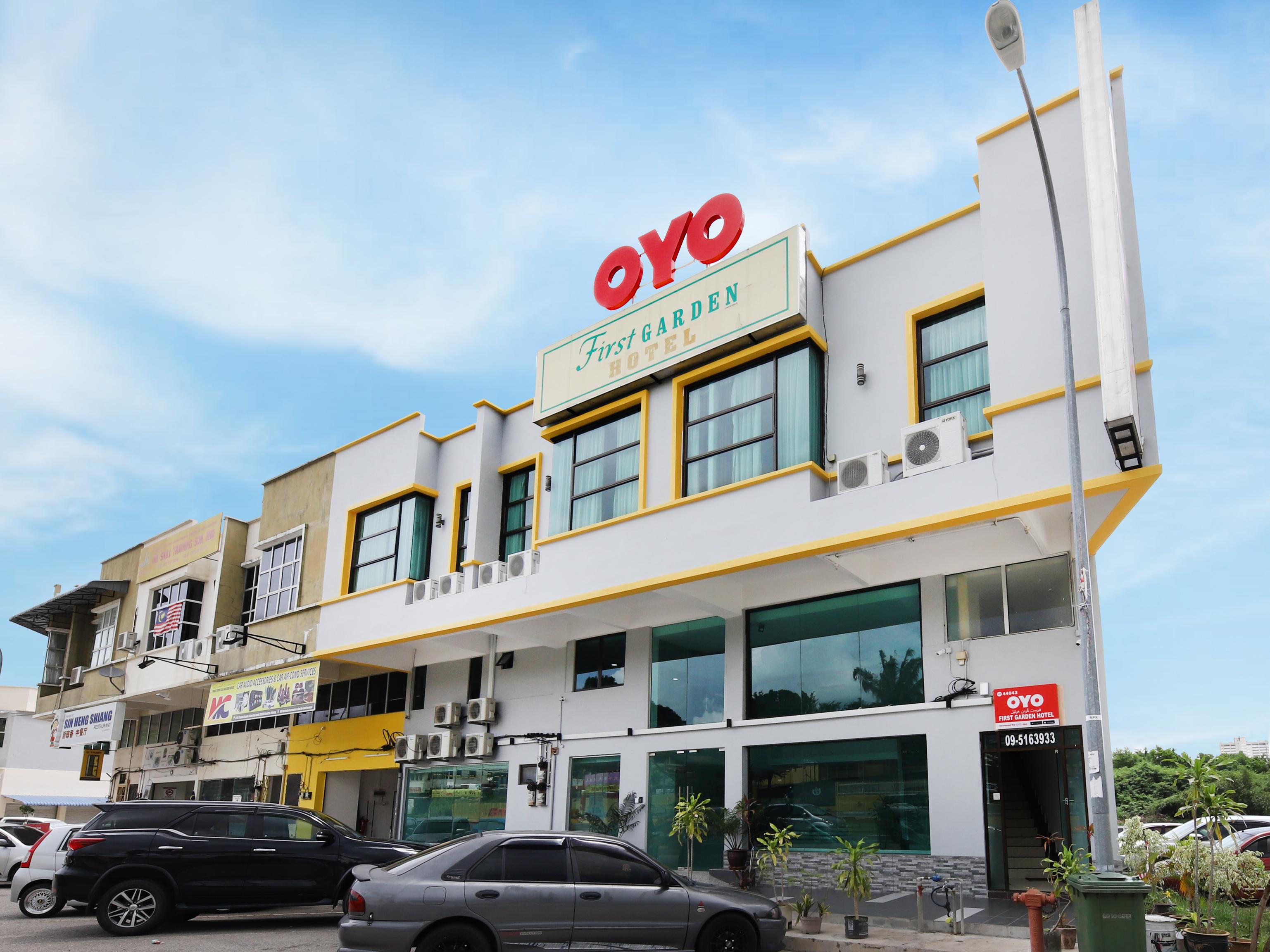Oyo 44043 First Garden Hotel Куантан Экстерьер фото